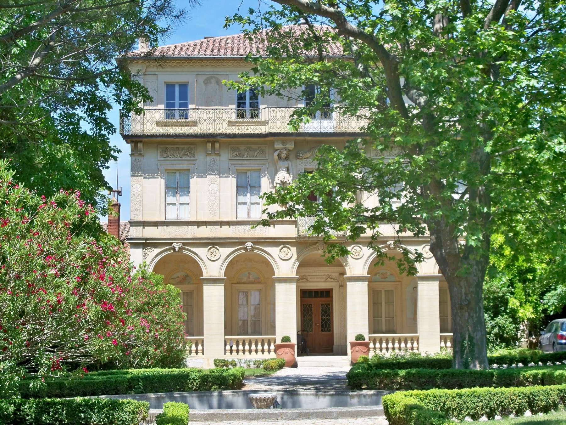 Château Saint Jean & Château Raspail